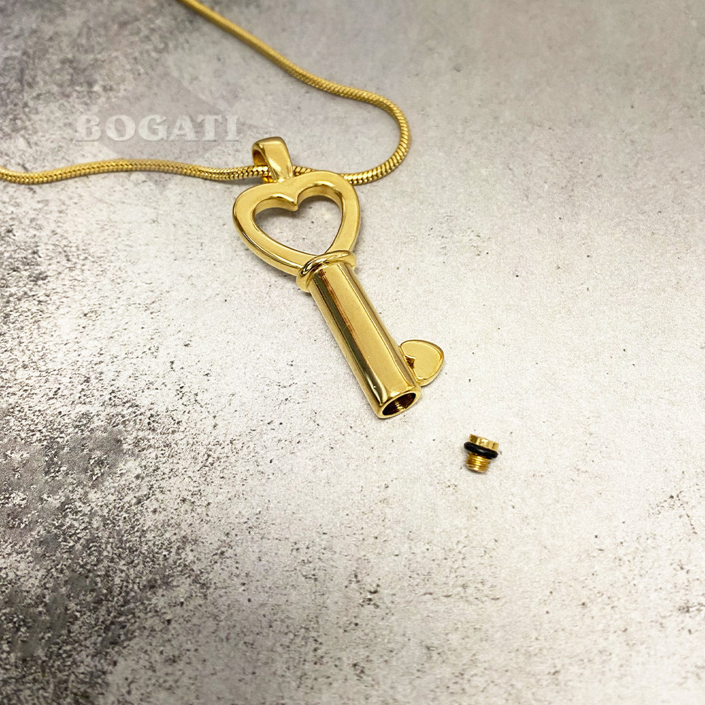J-199 - Heart-shaped Key Bow with Heart Tip - Pendant with Chain