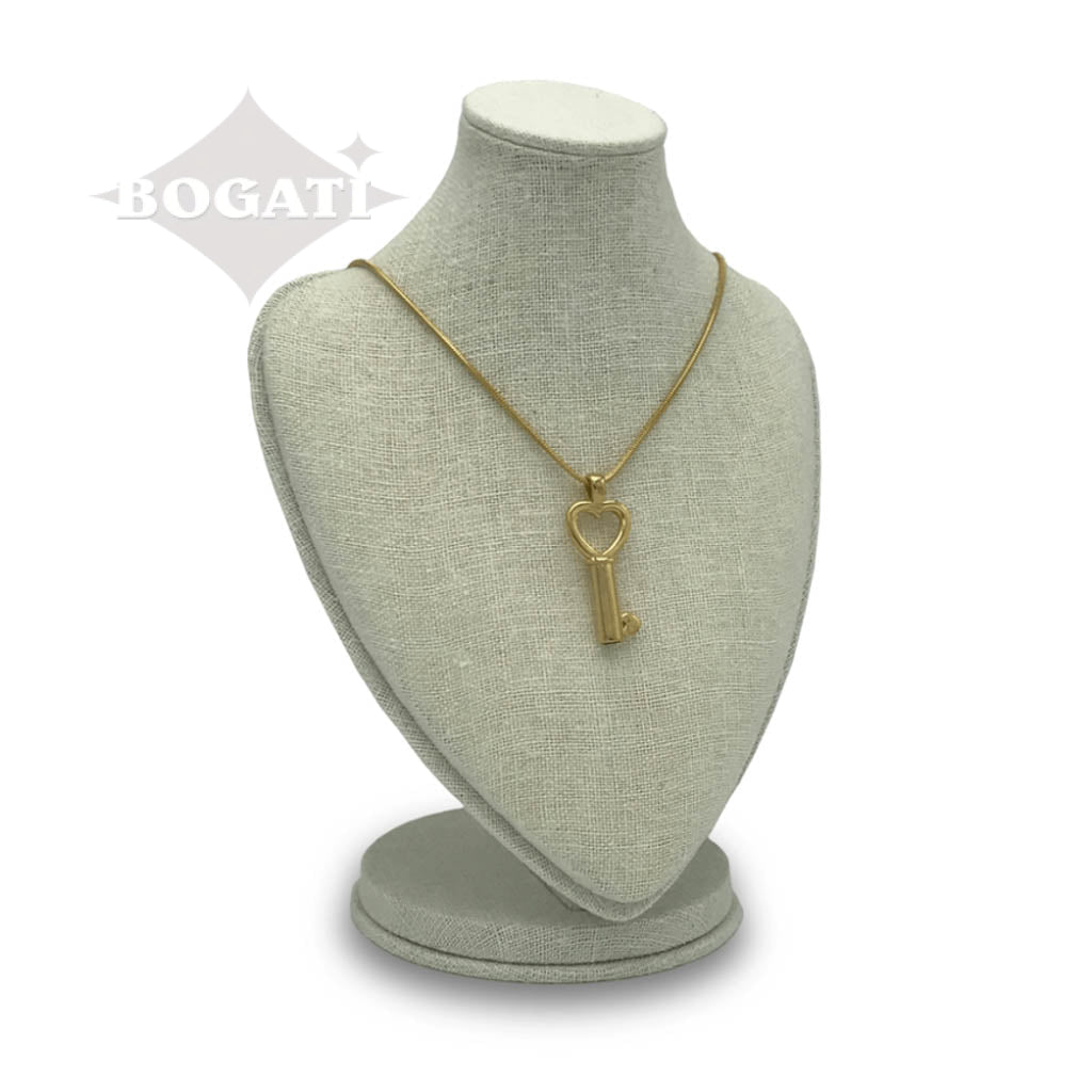 J-199 - Heart-shaped Key Bow with Heart Tip - Pendant with Chain