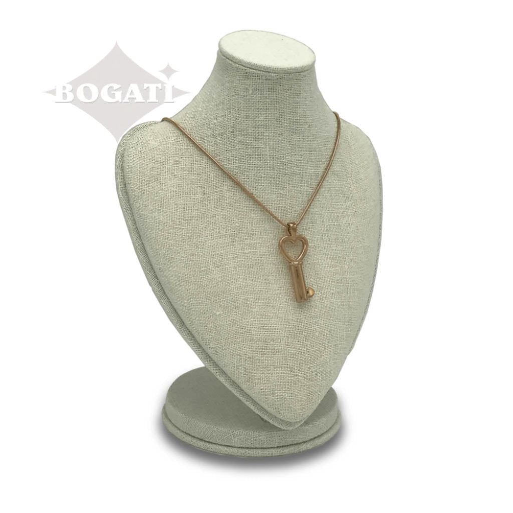 J-199 - Heart-shaped Key Bow with Heart Tip - Pendant with Chain