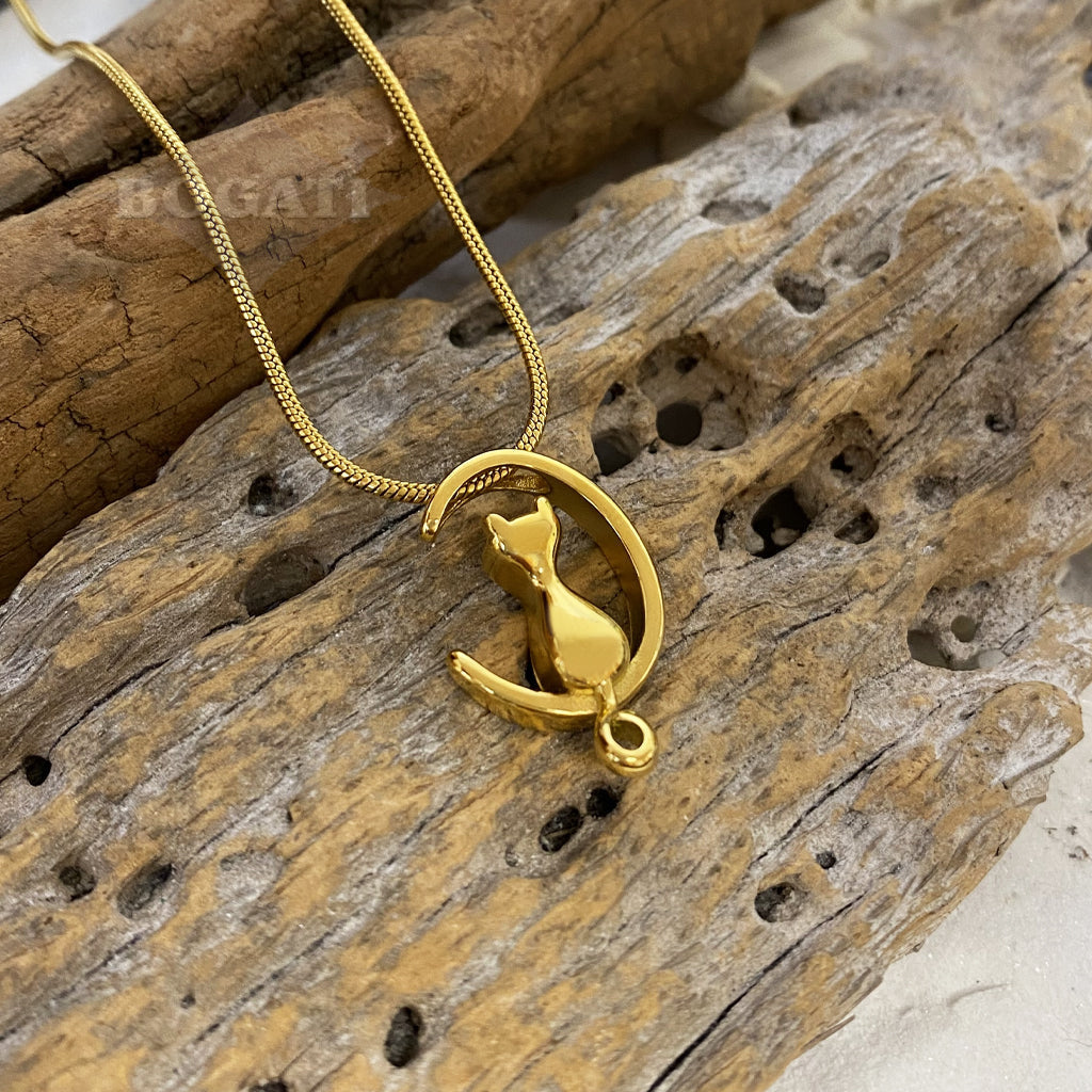 J-410 Cat In The Moon - Pendant With Chain