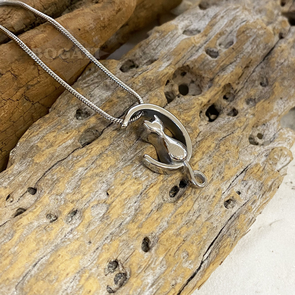 J-410 Cat In The Moon - Pendant With Chain